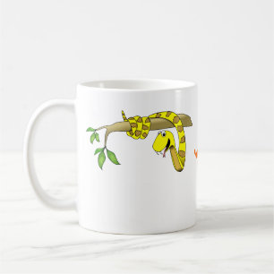 Mug Serpent mignon de jaune de bande dessinée dans un