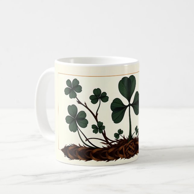 Mug Shamrocks qui grandissent à partir de noeuds celti (Devant gauche)