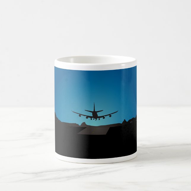 Mug Silhouette d'atterrissage d'avion à la nuit (Créateur téléchargé)