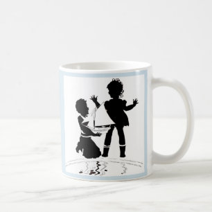 Mug silhouette de fille et garçon et bateau modèle