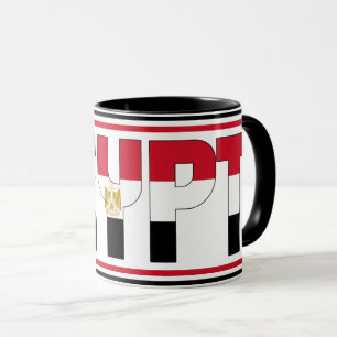 Mug Sippin' avec le café patriotique égyptien
