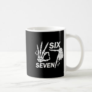 Mug Six Seven 6 7 Mème Drôle de Squelette Mains Signe