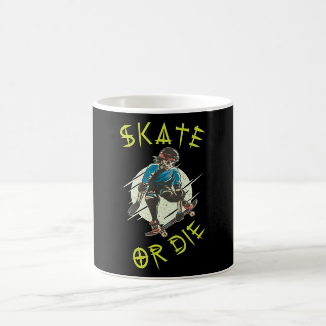 Mug Skate ou die Skeleton Skateboarder (Centre)