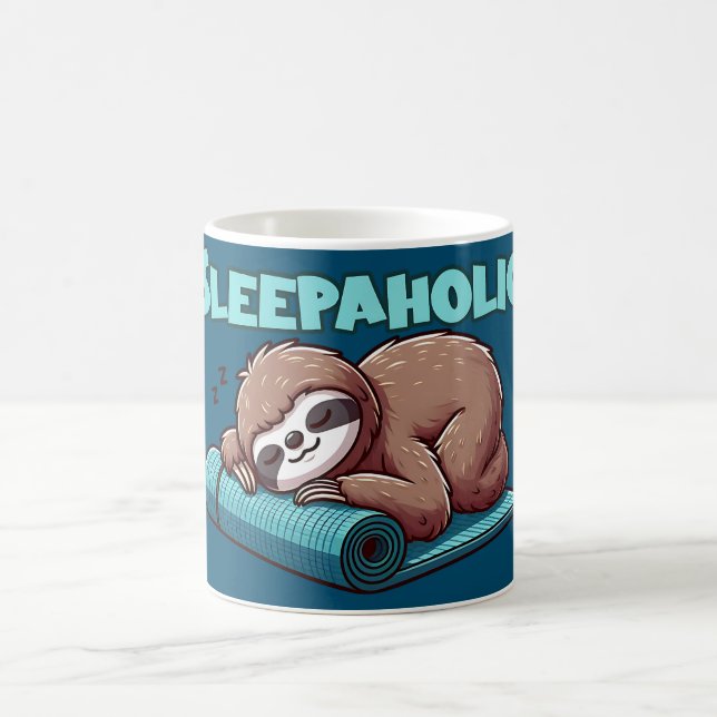Mug Sleepaholic - Sleeping Sloth sur tapis de Yoga (Centre)
