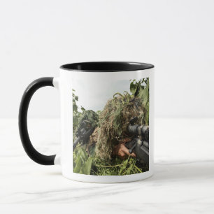 Mug Soldats habillés dans des costumes de ghillie