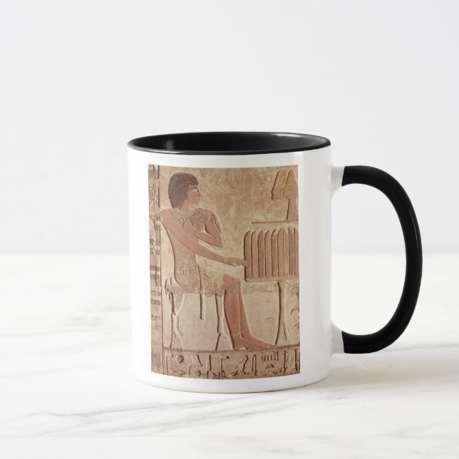 Mug Soulagement dépeignant les défunts assis (Droite)