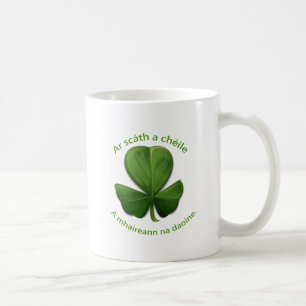 Mug Sous l'abri de l'autre, les gens survivent