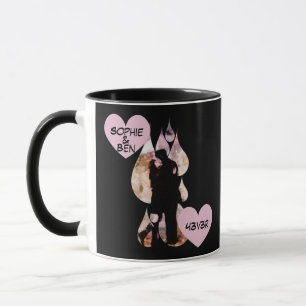 Mug Sous un parapluie : Couple romantique s'embrassant