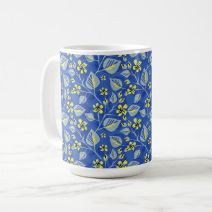 Mug Sprigs avec feuilles et fleurs.
