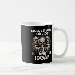 Mug Squelette coincé entre Idk Idc et Idgaf (sur le do