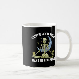 Mug Squelette faisant du yoga et buvant du café je me