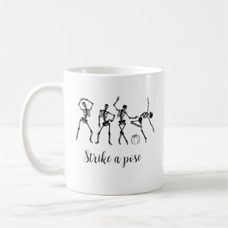 Mug Squelettes drôles dansants d'Halloween qui frappen