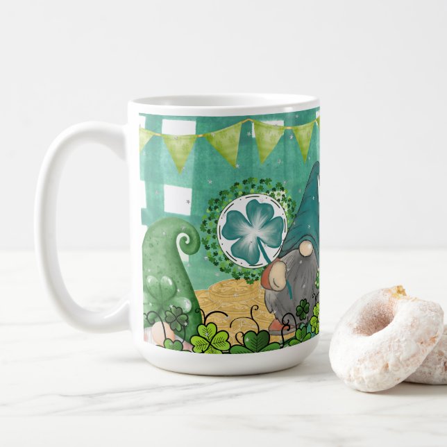 Mug St. Patrick's Day Gnome and Shamrock Design (Avec donut)