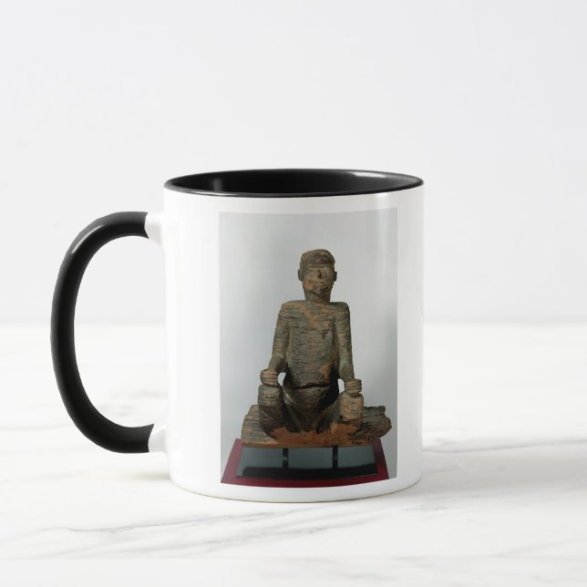 Mug Statue d'un homme assis, Mbembe, Nigéria (Gauche)