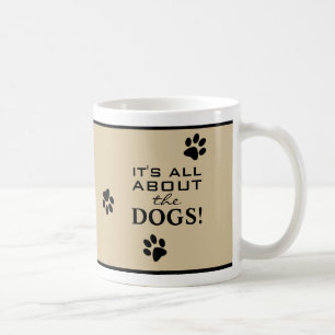 Mug Tape-à-l'œil de chiot noir mignon Empreinte de pat