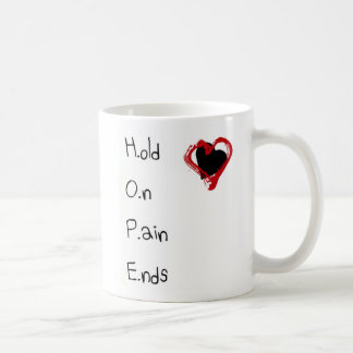 Mug Tenez sur des extrémités de douleur