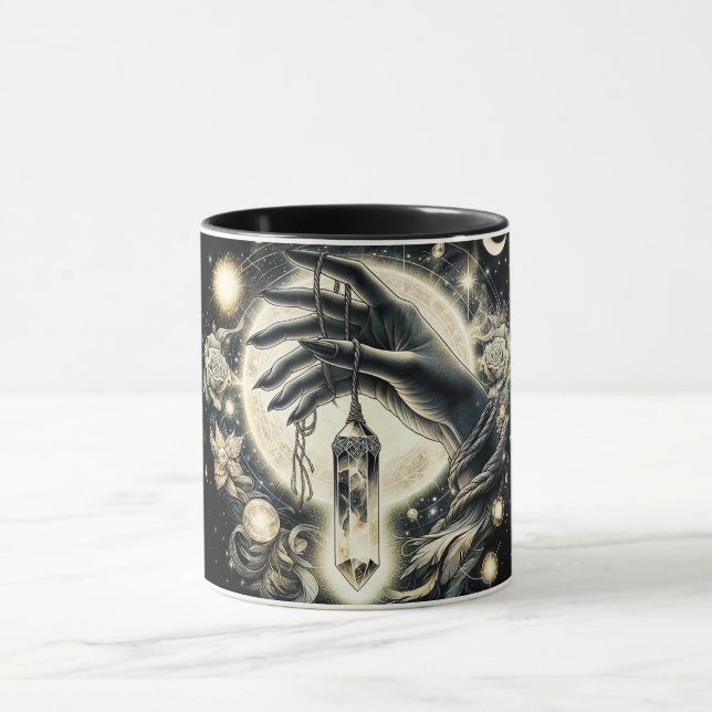 Mug Tenir à la main un cristal sous le clair de lune (Centre)