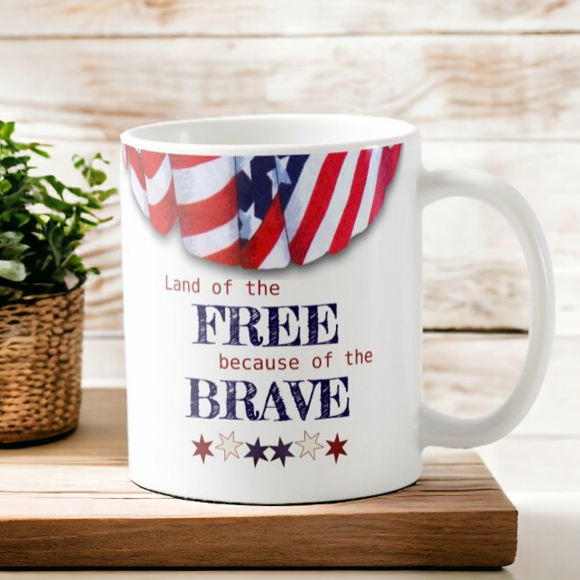 Mug Terre patriotique du Bunting libre (This patriotic mug design has the same design on both sides of the handle.)