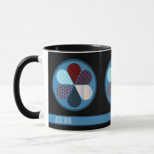 MUG TEXTE DE NOM DU MOTIF DE FLEURS DE PATCHWORK ABSTR