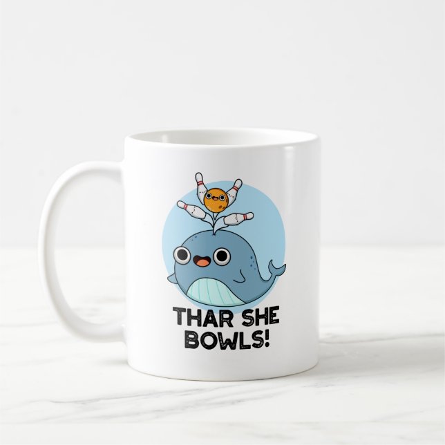 Mug Thar She Bowls Funny Whale Bowling Pun (Gauche)