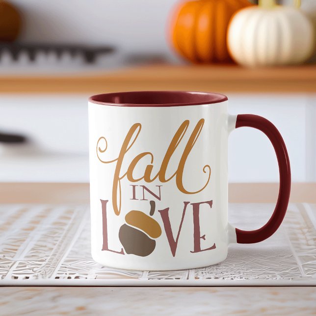 Mug Tomber dans l'amour | Acorn d'automne (Créateur téléchargé)
