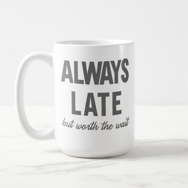Mug Toujours En Retard, Mais Vaut Le Café D'Attente Mu (Gauche)
