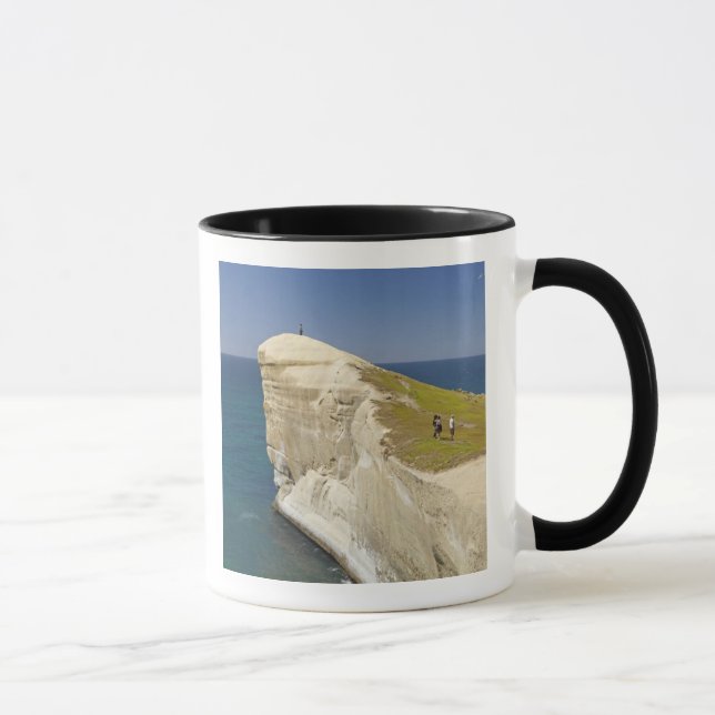Mug Touristes sur la falaise à Tunnel Beach (Droite)
