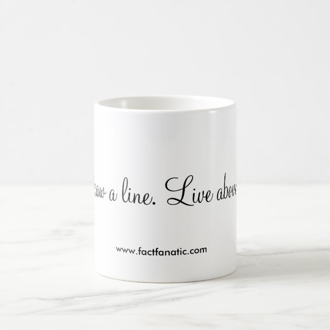 Mug "Tracez une ligne. Vivez au-dessus de elle. " (Centre)