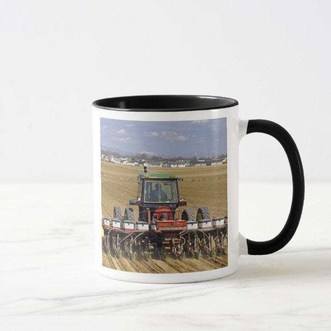 Mug Tracteur tirant un planteur de maïs de graine (Droite)