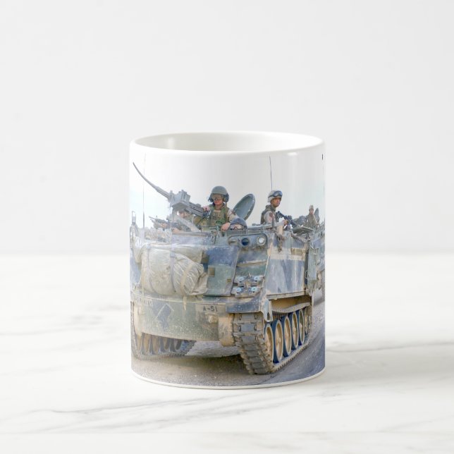 MUG TRANSPORTEUR DE PERSONNEL ARMÉ - M113 (Centre)
