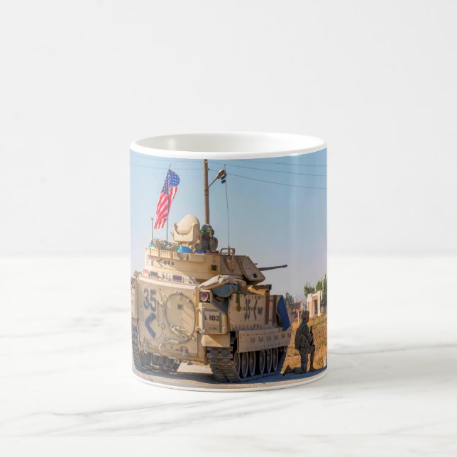 Mug TRANSPORTEUR DE PERSONNEL ARMÉ - M2 Bradley (Centre)