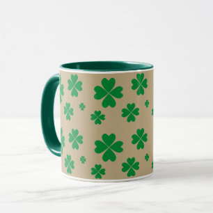 Mug Trèfles verts chanceux sur fond beige