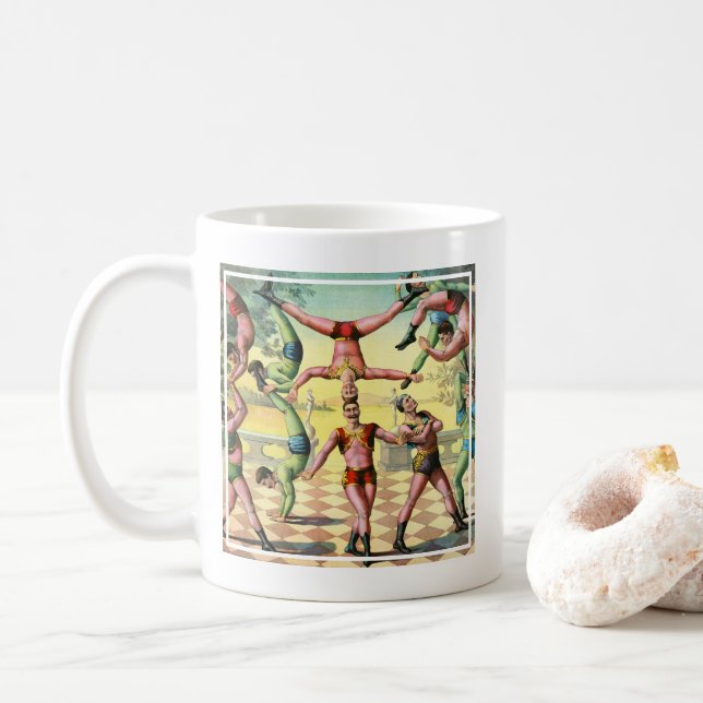 Mug Treize hommes faisant des acrobaties (Avec donut)