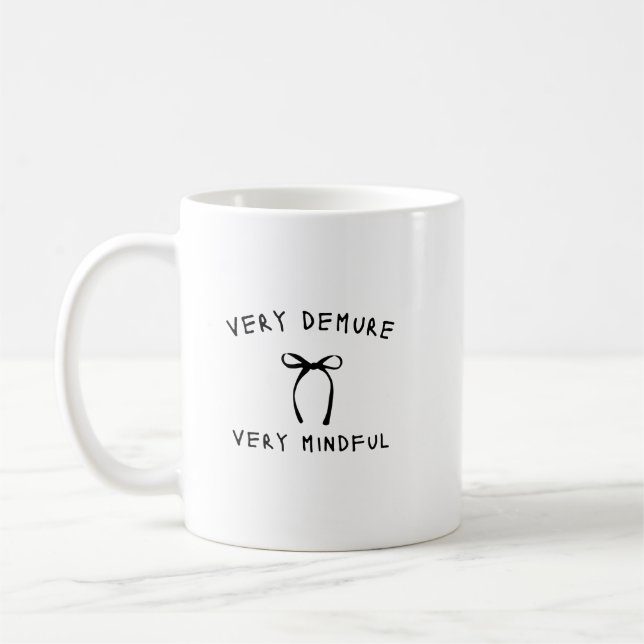 Mug Très Demure x Très Minutieux chemise (Gauche)