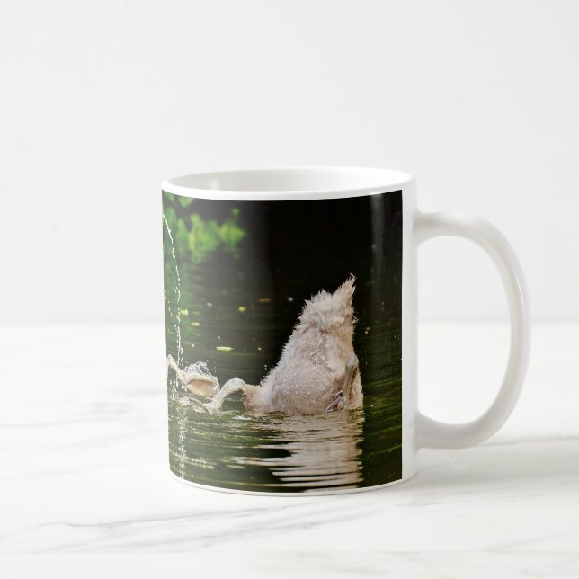 Mug Trois cygnes en bas sur un lac (Droite)