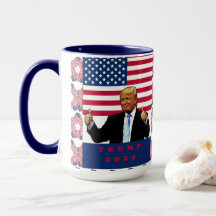 Trump 2024 balance le drapeau américain