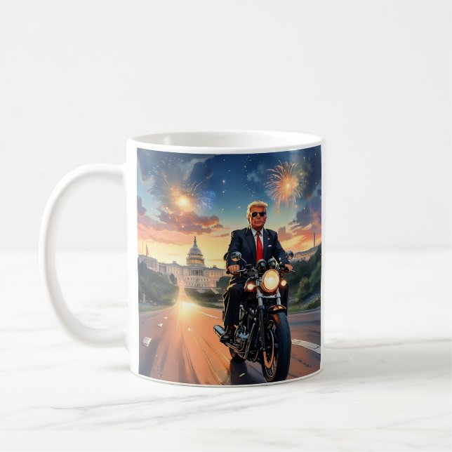 Mug Trump Riding Motorcycle US Capitol Fireworks MAGA (Gauche)