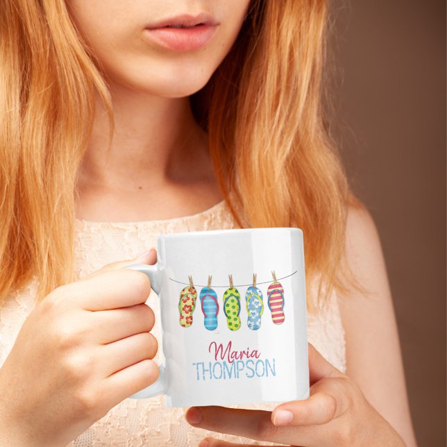 Mug Typographie mignonne Été Personnalisé (Custom flip flops whimsical personalized coffee mug.)