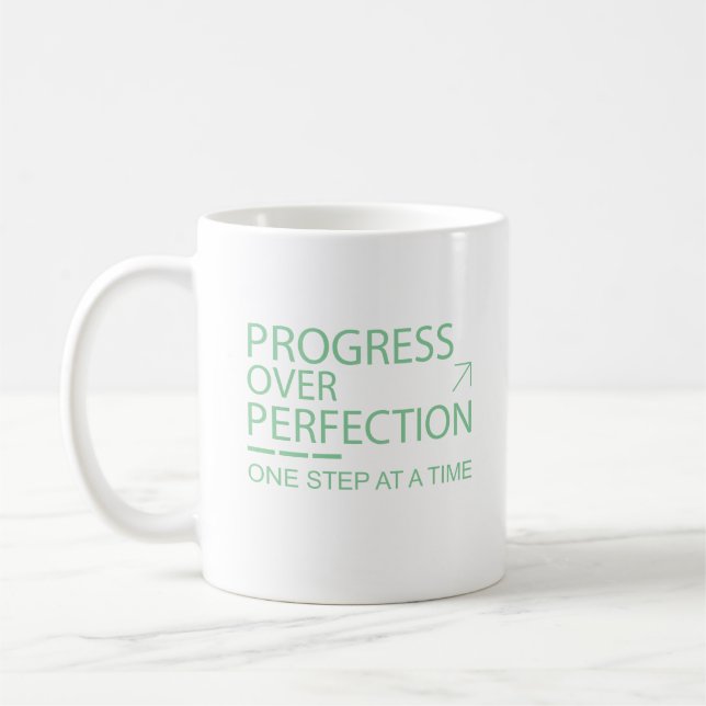 Mug Typographie Motivationnelle Progrès Plutôt que Per (Gauche)