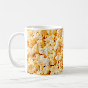 Mug Un bon popcorn sur tout l'arrière - plan. Nourrit