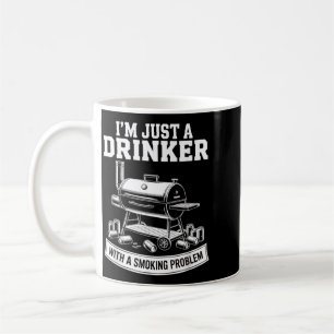 Mug Un Buveur Avec Un Problème De Fumeur Grillant Des
