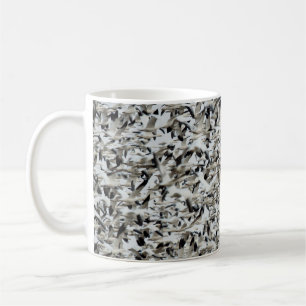 MUG UN ÉNORME FLOC DENSE D'OEUVRE DE NEIGE S'ENSEMBLE 