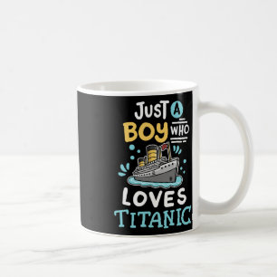 Mug Un garçon qui aime le Rms Titanic drôle de bateau