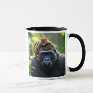 Mug Un gorille très fort avec un écureuil sur sa tête.