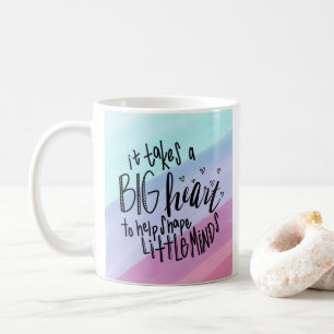 Mug Un grand coeur pour aider à façonner la boue des
