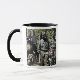 Mug Un groupe de participants solaires de défi