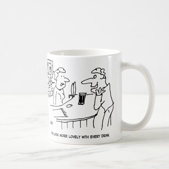 Mug Un homme essaie de raffermir Barmaid (Droite)