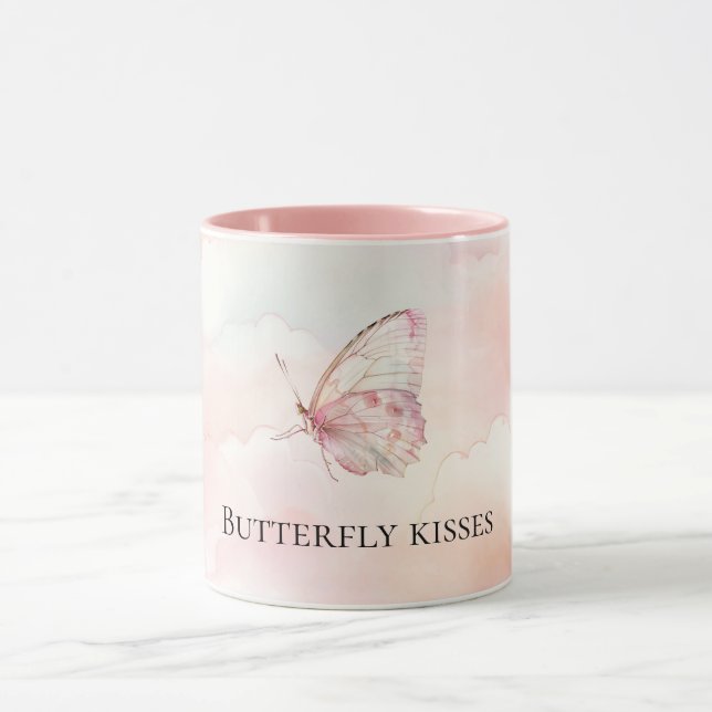 Mug Un Joli Papillon Rose Dans Les Nuages (Centre)