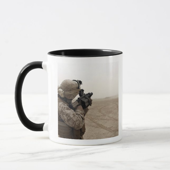 Mug Un Marine tire le M-32 (Gauche)