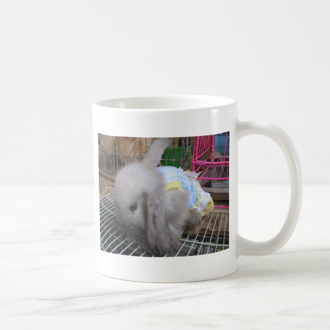 Mug Un mignon lapin de bébé en robe (Droite)